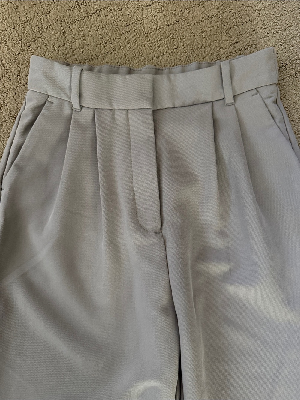 Abercrombie & Fitch Light Gray Pleated Wide-Leg Trousers - Picture 2 of 7